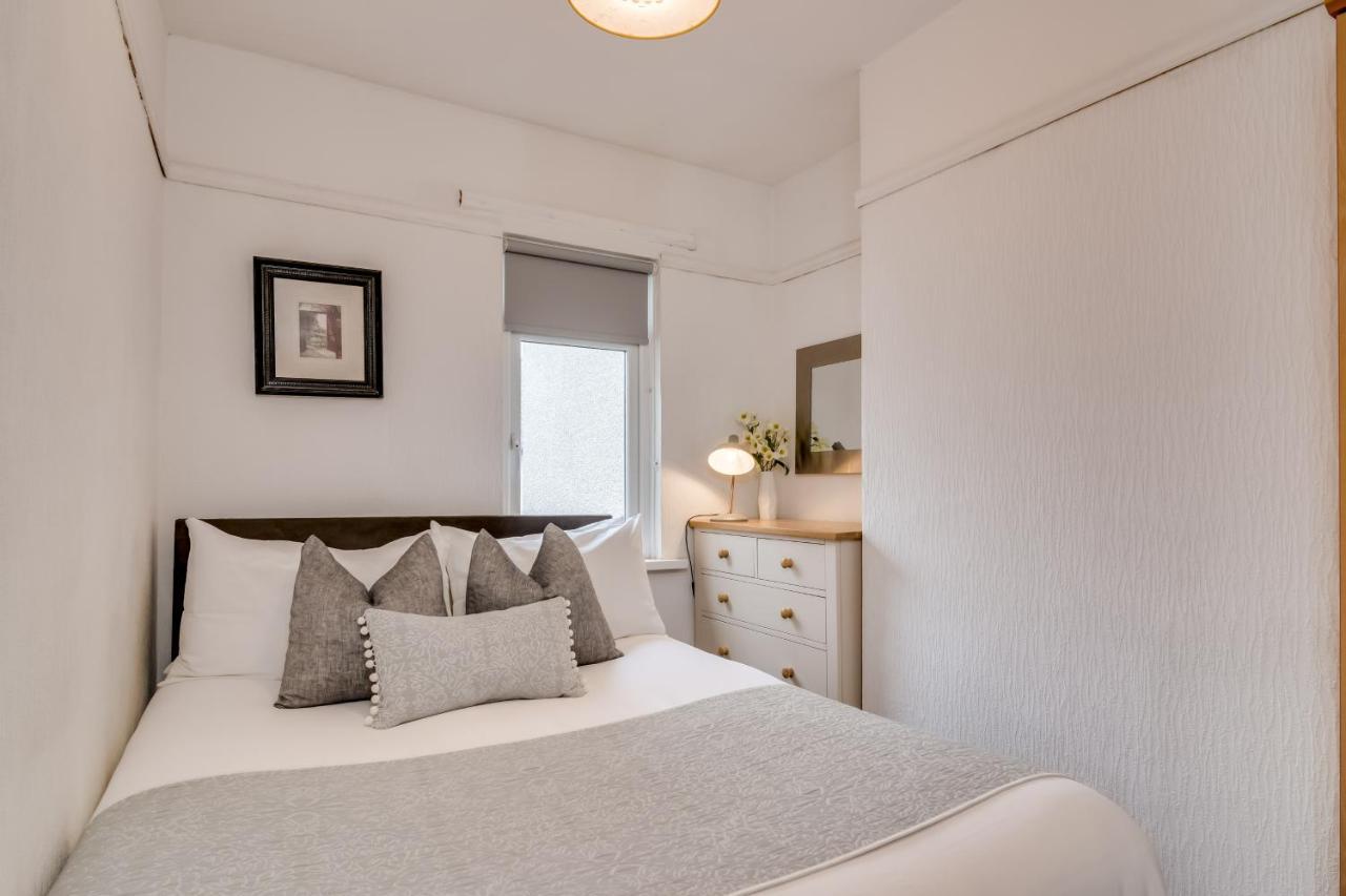 Stylish Home With Smart Technology Белфаст Экстерьер фото