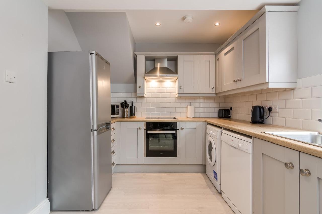 Stylish Home With Smart Technology Белфаст Экстерьер фото